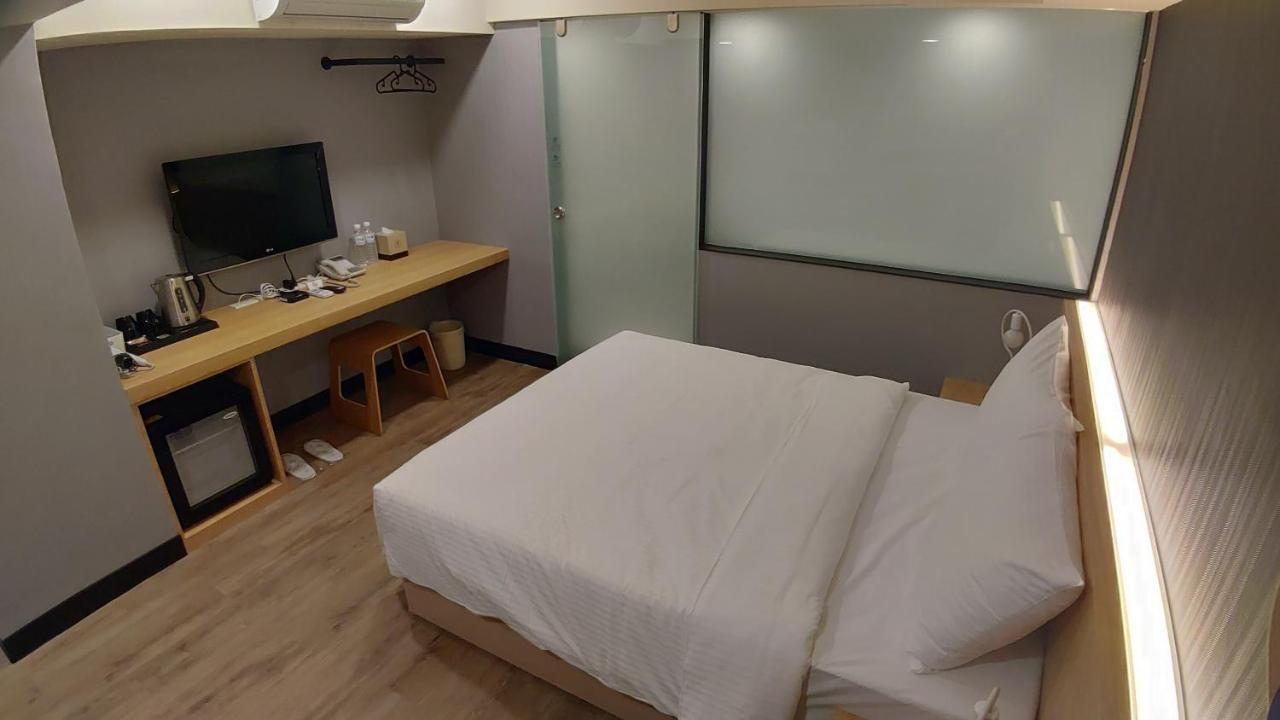 Cy Hotel Taipei Esterno foto
