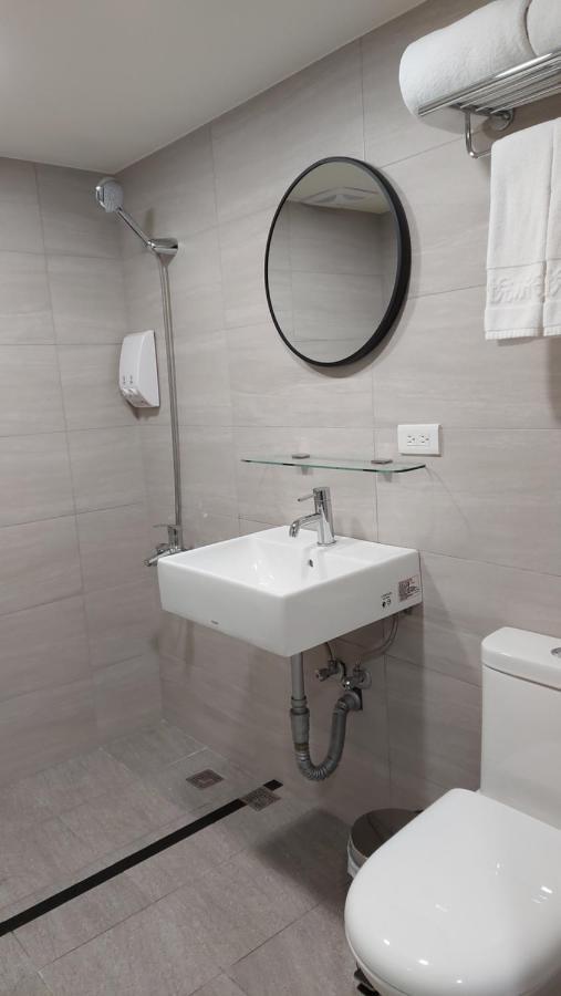 Cy Hotel Taipei Esterno foto