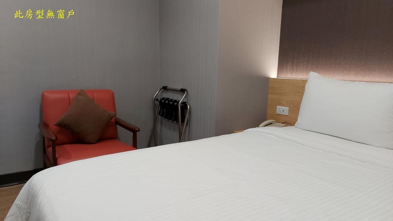 Cy Hotel Taipei Esterno foto